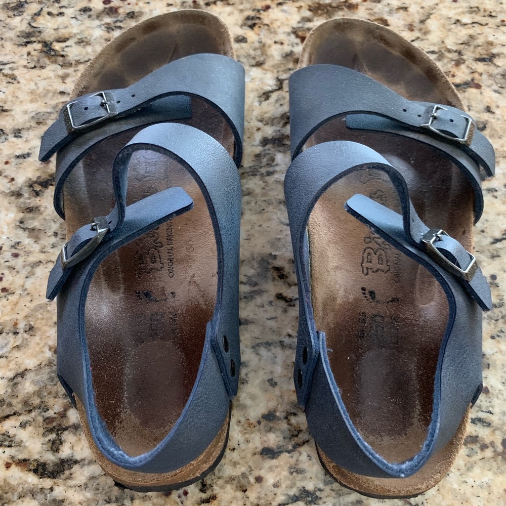 Birkenstock’s size 9 euro 39